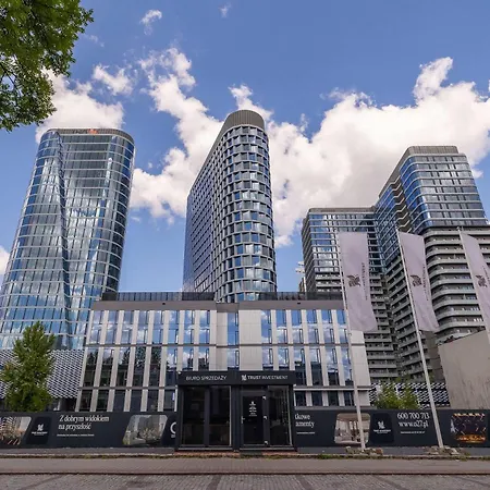 Cosy In The Centre Of With Parking By Renters Appartement