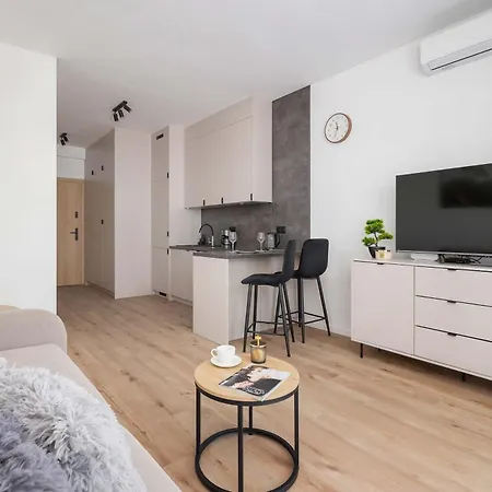Cosy In The Centre Of With Parking By Renters Appartement *