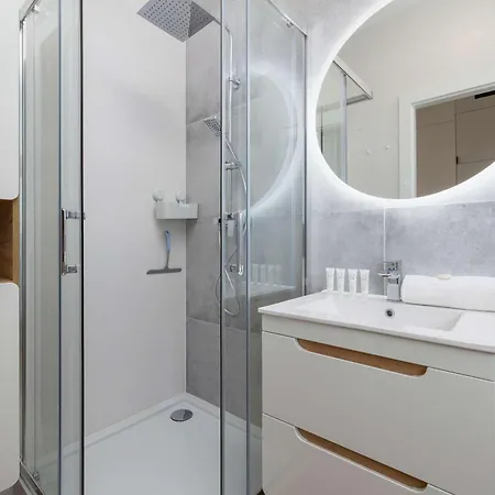 Cosy In The Centre Of With Parking By Renters