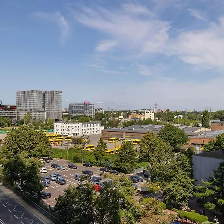 Cosy In The Centre Of With Parking By Renters Appartement *