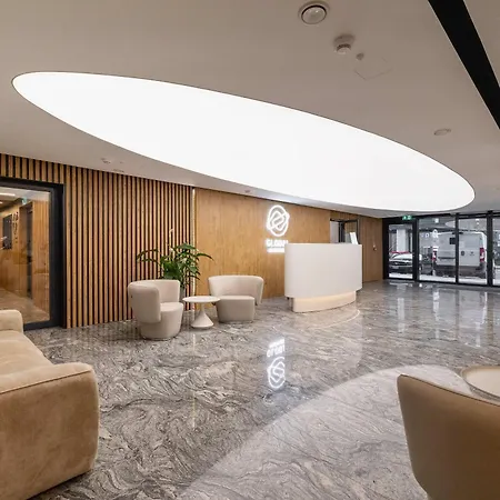 Lägenhet Cosy In The Centre Of With Parking By Renters