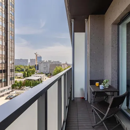 Cosy In The Centre Of With Parking By Renters Катовице