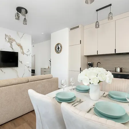 Апартаменты Cosy In The Centre Of With Parking By Renters *
