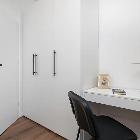 Cosy In The Centre Of With Parking By Renters *
