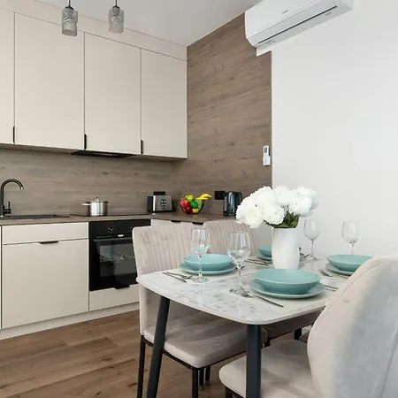 Апартаменты Cosy In The Centre Of With Parking By Renters *