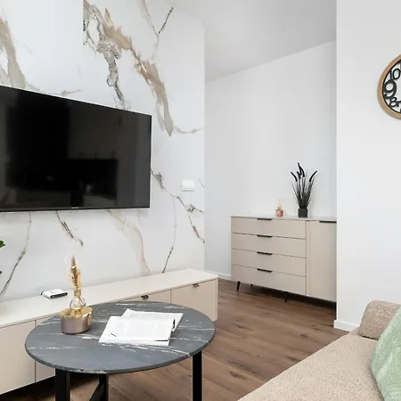 Апартаменты Cosy In The Centre Of With Parking By Renters Катовице