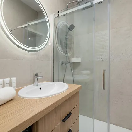Апартаменты Cosy In The Centre Of With Parking By Renters *