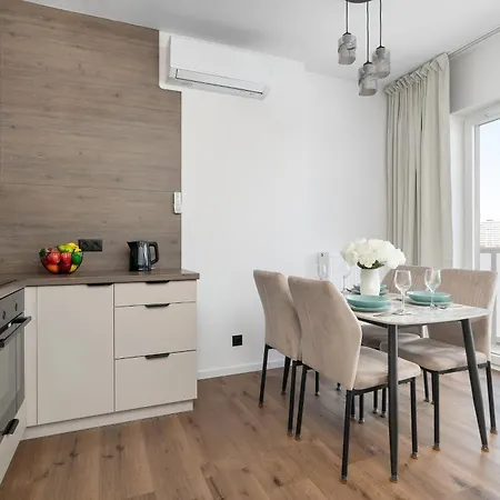 Апартаменты Cosy In The Centre Of With Parking By Renters Катовице