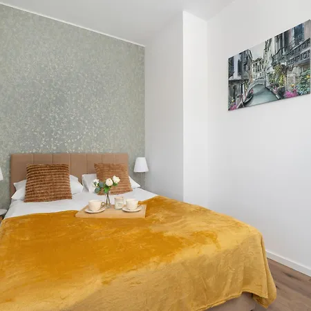 Cosy In The Centre Of With Parking By Renters Катовице