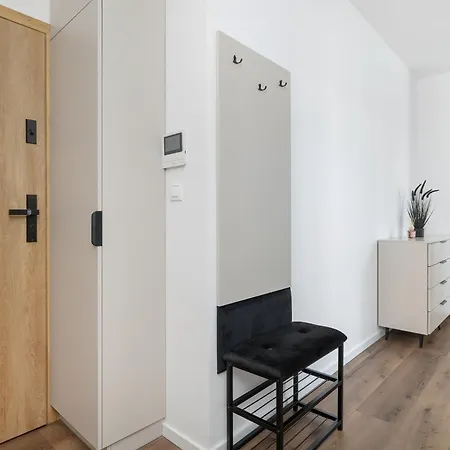 Cosy In The Centre Of With Parking By Renters