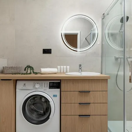 Cosy In The Centre Of With Parking By Renters Катовице