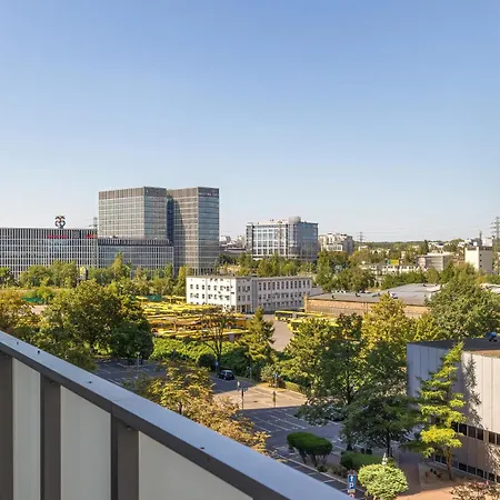 Апартаменты Cosy In The Centre Of With Parking By Renters *