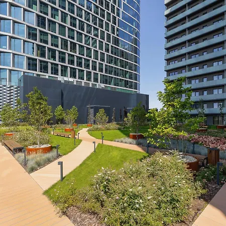 Cosy In The Centre Of With Parking By Renters *