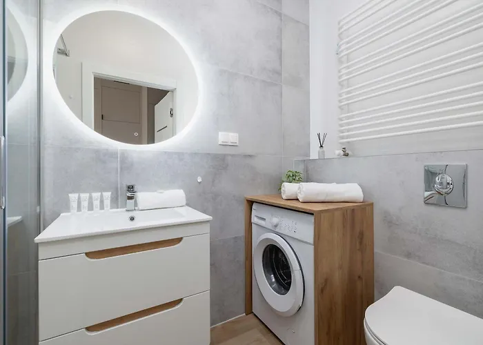 Апартаменты Cosy In The Centre Of With Parking By Renters *