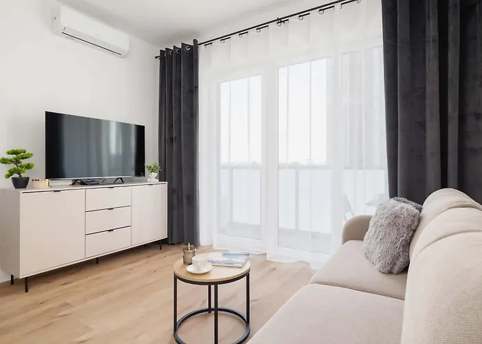 Апартаменты Cosy In The Centre Of With Parking By Renters *