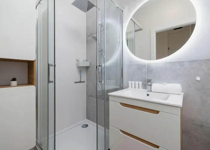 Cosy In The Centre Of With Parking By Renters