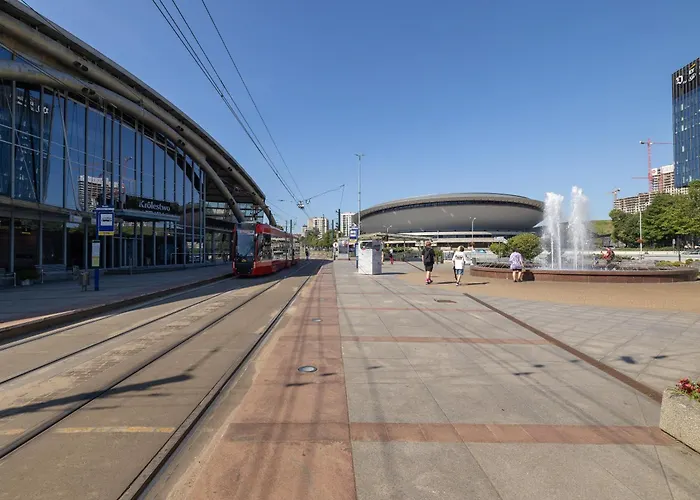 Апартаменты Cosy In The Centre Of With Parking By Renters Катовице